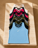 تاپ ورزشی زنانه Nike مدل پشتبندی ضربدری؛ فریسایز با رنگبندی متنوع و جذاب
