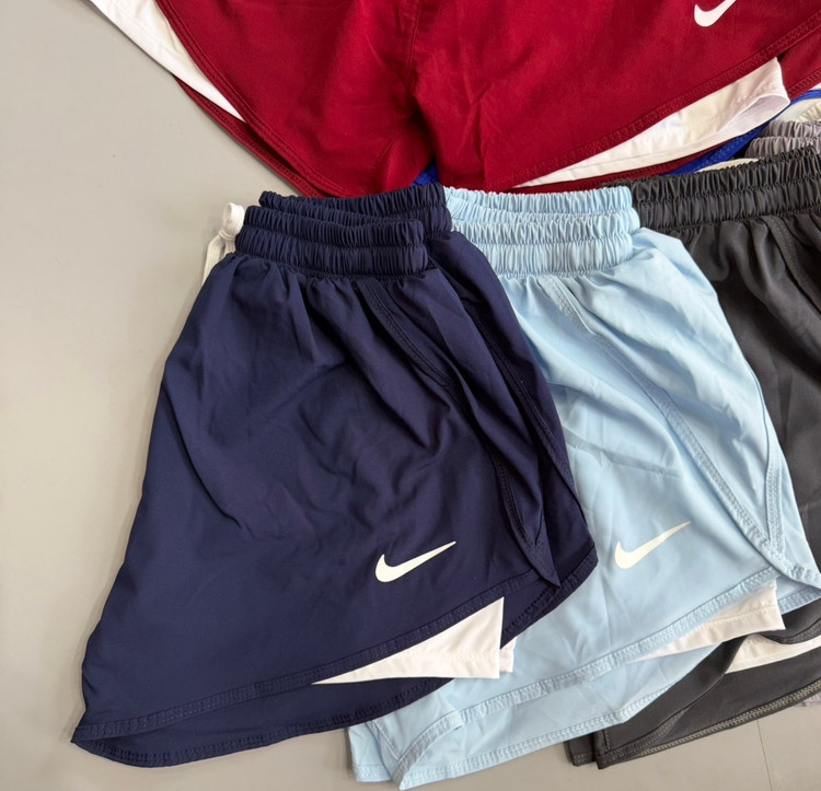 شلوارک ورزشی زنانه نایکی (Nike) مدل دو لایه کشالهدار | فریسایز